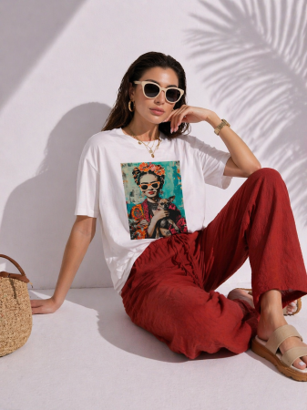 Tricouri si topuri - Tricou dama alb cu imprimeu Frida cu catel