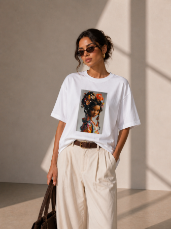 Colectia NOUA - Tricou dama alb din bumbac cu imprimeu fata cu coronita din flori