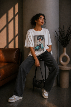 Tricouri si topuri - Tricou dama alb din bumbac cu imprimeu fetita pe moped