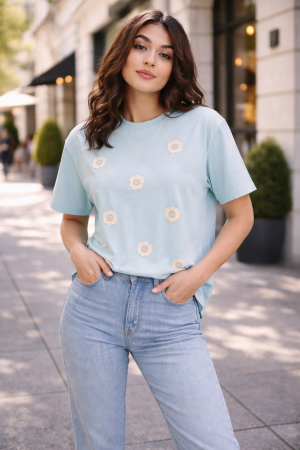 Tricouri si topuri - Tricou dama bleu din bumbac cu flori brodate