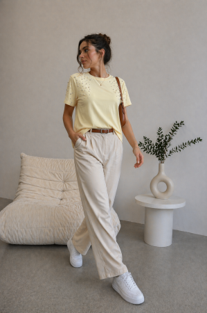 Tricouri si topuri - Tricou dama galben cu aplicatii perlute