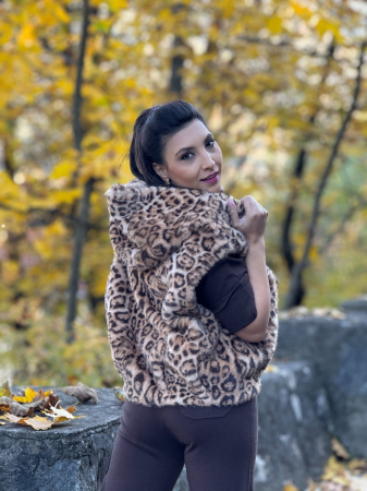 Vesta dama bej animal print cu gluga [5]
