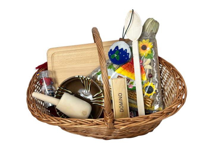 Coș cadou-1 cu produse lucrate manual – un dar autentic, plin de tradiție [4]