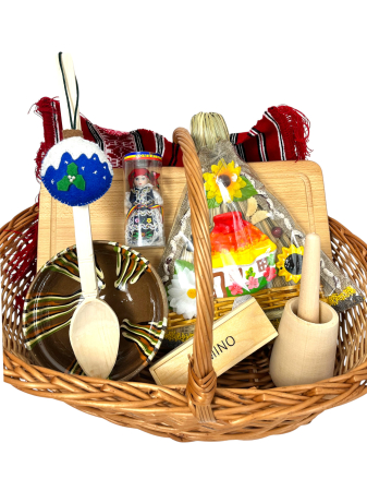 Coș cadou-1 cu produse lucrate manual – un dar autentic, plin de tradiție [2]