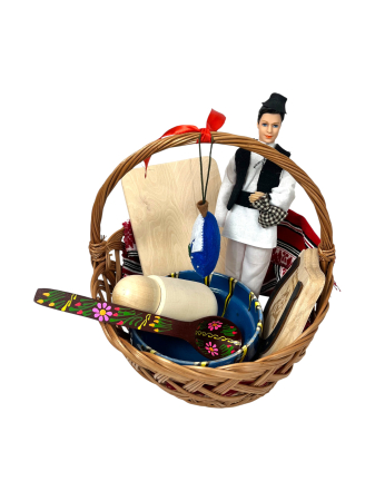 Produse din Rachita, Papura, Paie - Coș cadou-4 cu produse lucrate manual – un dar autentic, plin de tradiție