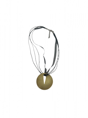 Fashion si Bijuterii - Pandantiv Rotund din Alamă cu Decupaj- Eleganță Handmade cu Accente Minimaliste
