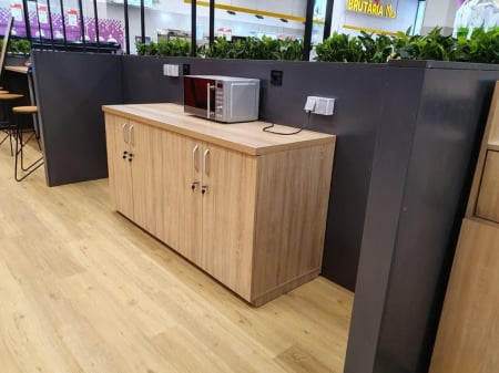 Complete food-service arrangement [8]