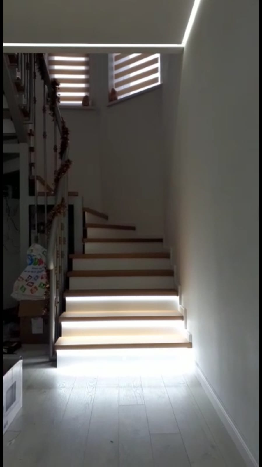 Kit iluminat inteligent pentru trepte este solutia de iluminat ieftin si eficient al scarilor interioare