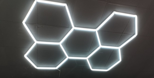 Tavan hexagonal cu tuburi de 56,5 cm [6]