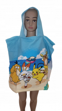 Prosoape si halate de baie copii - Prosop poncho microfibra Pokemon la plaja, 55 x 110 cm