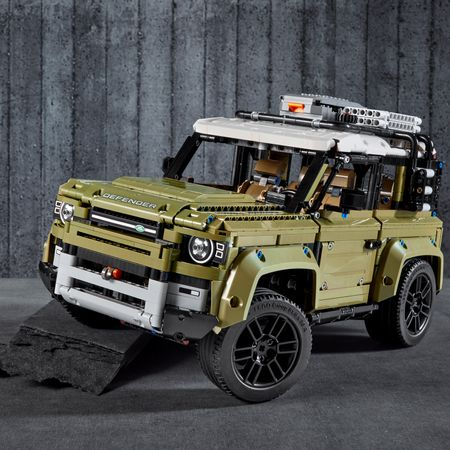 LEGO® Technic: Land Rover Defender 42110 [7]