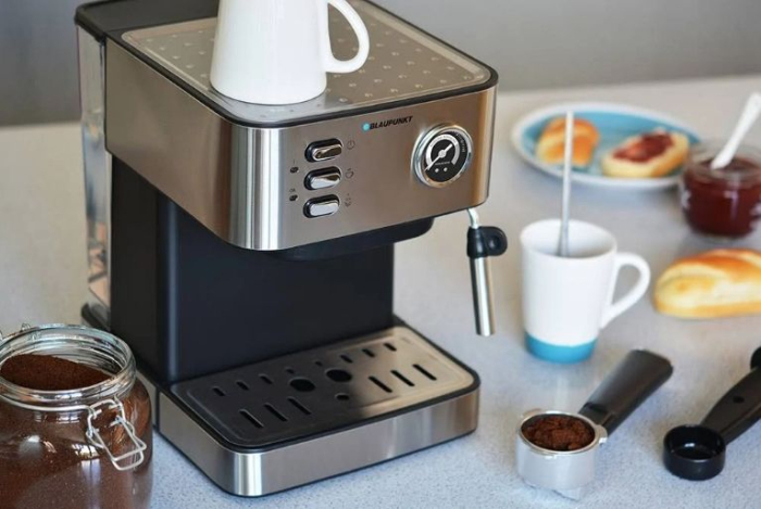 Espressor Manual Blaupunkt CMP312, 850 W, 15 bar, Cafea, Espresso, Rezervor 1.6 L, Gri pukika.ro [4]