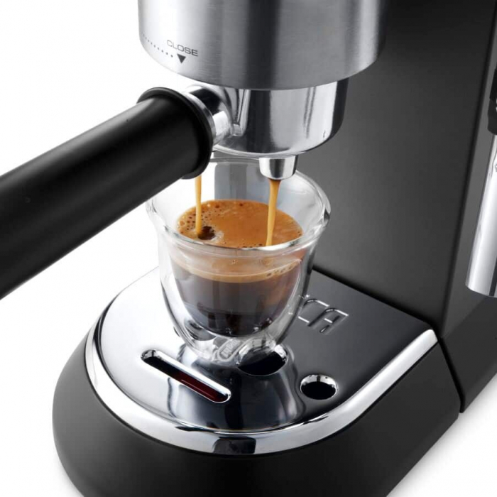 Espressor Manual De’Longhi Dedica EC685.BK, 1350W, 15 Bar, Cappuccino, Americano, Latte, Macchiato, Cafea Măcinată și Paduri, Rezervor 1.1 L, Negru pukika.ro [2]