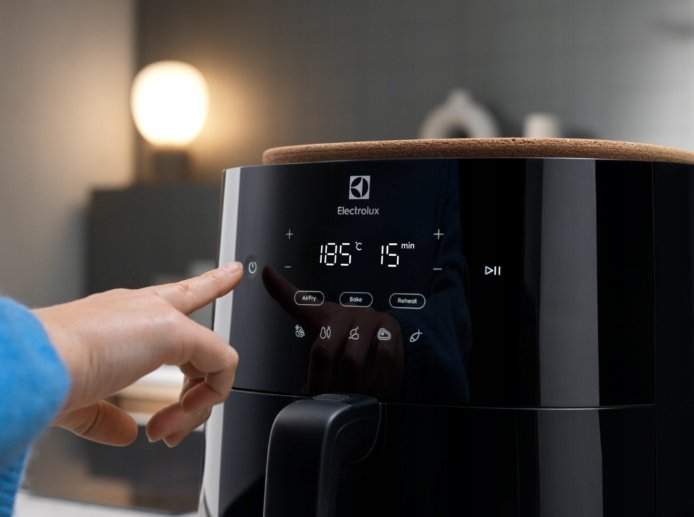 Friteuză cu Aer Cald Electrolux, 1800 W, Capacitate 6.8 L, Timer, Touch, Negru pukika.ro [4]