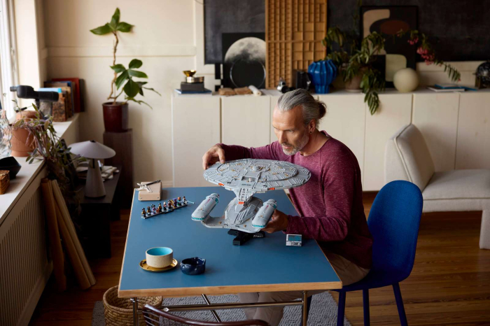 LEGO® Icons - Star Trek: U.S.S. Enterprise NCC-1701-D™ 10356, 3600 piese - pukika.ro [10]