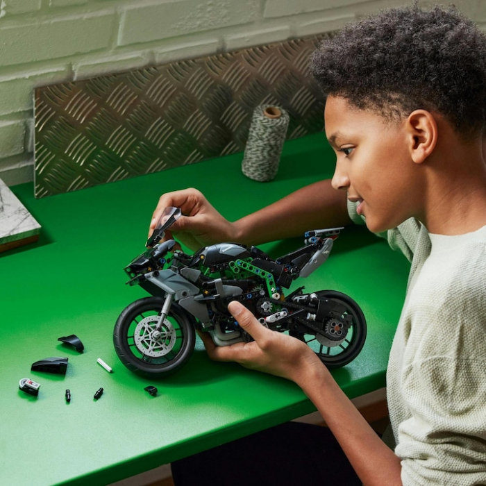 LEGO Kawasaki Ninja H2R 42170 [4]