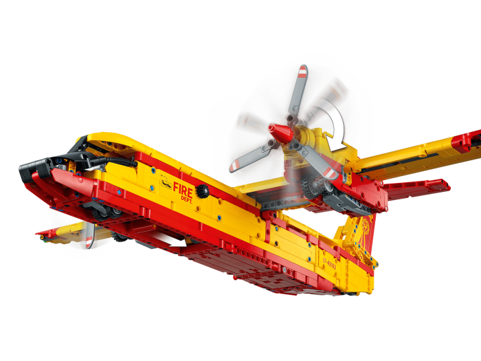 LEGO® Technic - Avion de pompieri 42152, 1134 piese pukika.ro [5]