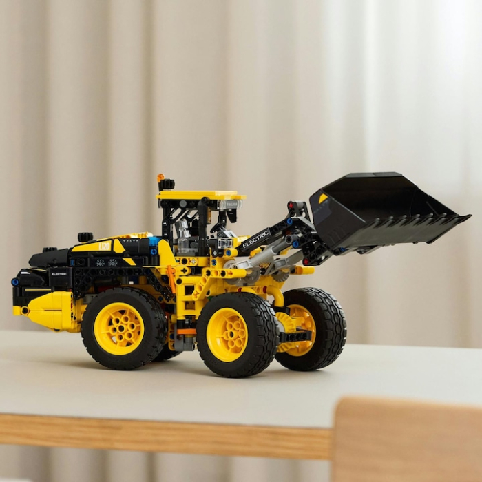 LEGO® Technic - Incarcator frontal Volvo L120 Electric 42209, 973 piese, pukika.ro [5]