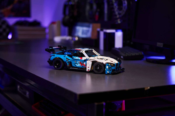 LEGO® Technic - Masina de curse BMW M4 GT3 EVO 42226, 747 piese - pukika.ro [7]