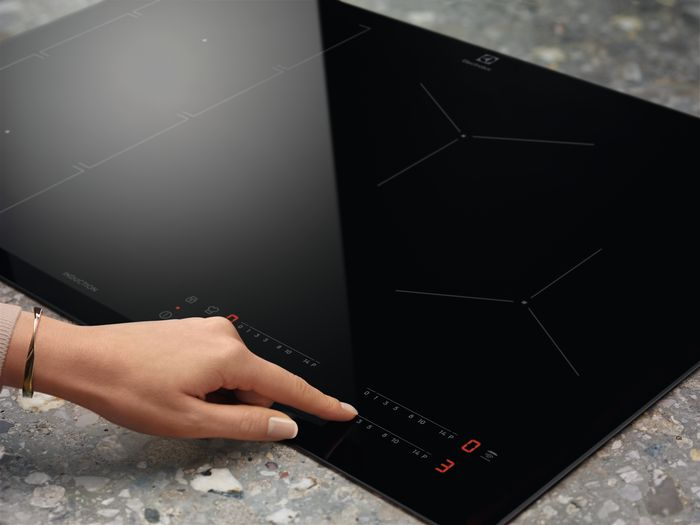Plită cu Inducție Electrolux EIS62443, 60 cm, 4 Zone, Hob2Hood, PowerBoost, Bridge, TouchSlider, Negru pukika.ro [5]