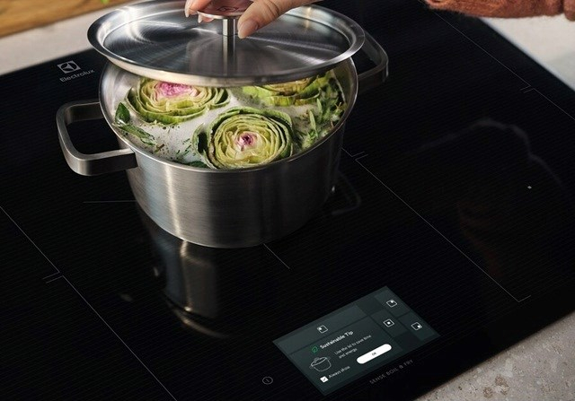Plită cu Inducție Electrolux EIS77453, 68 cm, 4 Zone Infinite, Hob2Hood, Funcție Bridge, Control Slider, Negru pukika.ro [3]