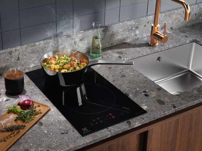 Plită cu Inducție Electrolux LIT30230C, 29 cm, 2 Zone, Touch Control, Domino, Funcție PowerBoost, Sticlă Neagră pukika.ro [4]