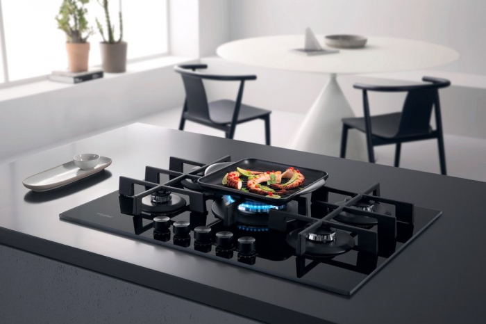 Plită pe Gaz Whirlpool AKWL 728/NB, 73 cm, 5 Arzătoare, WOK, Grătare Fontă, Aprindere Electrică, Siguranță Gaz, Sticlă Neagră pukika.ro [4]