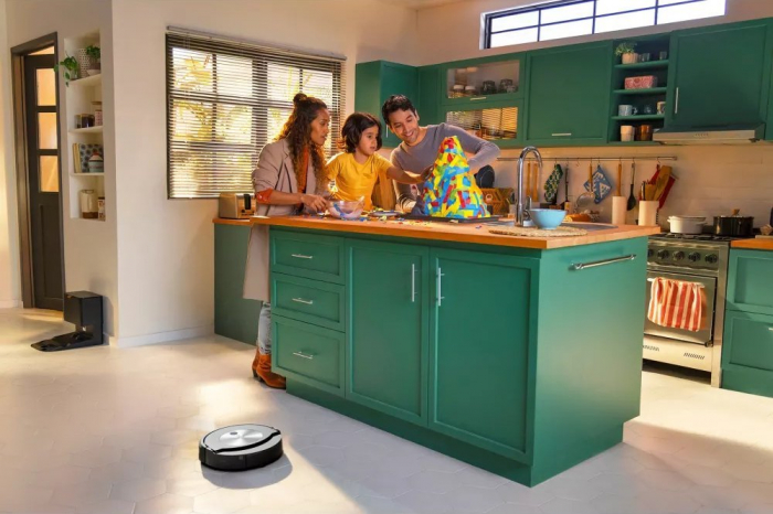 Robot Aspirator + Mop 2‑în‑1 iRobot Roomba Combo J7 C7158, 4‑Etape Aspirare, Mop Retractabil, Navigație PrecisionVision, Wi‑Fi, Negru pukika.ro [8]