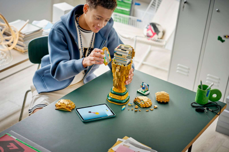 LEGO® Editions Sports - Trofeul oficial al Cupei Mondiale FIFA 43020, 2842 piese. pukika.ro [6]