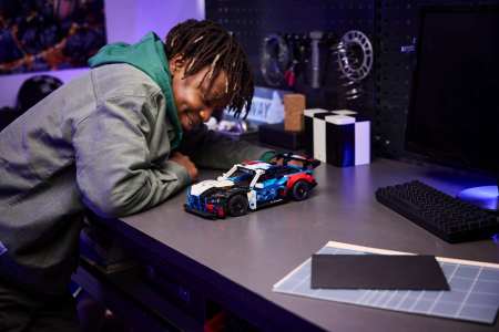 LEGO® Technic - Masina de curse BMW M4 GT3 EVO 42226, 747 piese - pukika.ro [4]