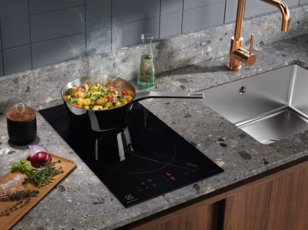 Plită cu Inducție Electrolux LIT30230C, 29 cm, 2 Zone, Touch Control, Domino, Funcție PowerBoost, Sticlă Neagră pukika.ro [3]