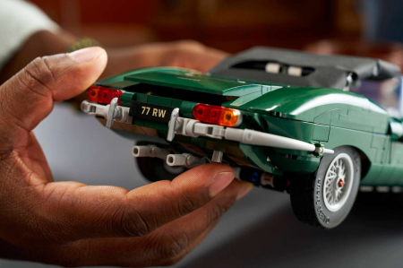 Set de construcție LEGO Icons Jaguar E-Type 11381, 1673 piese - pukika.ro [17]