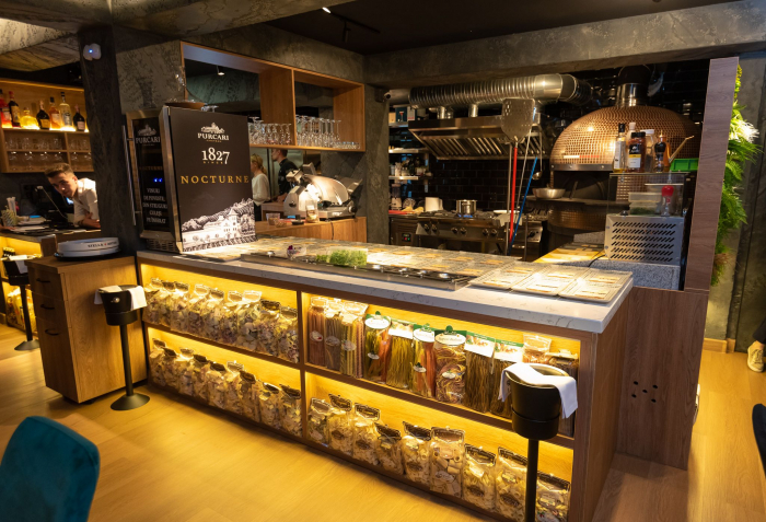 Mobilier restaurant Diciassette [2]