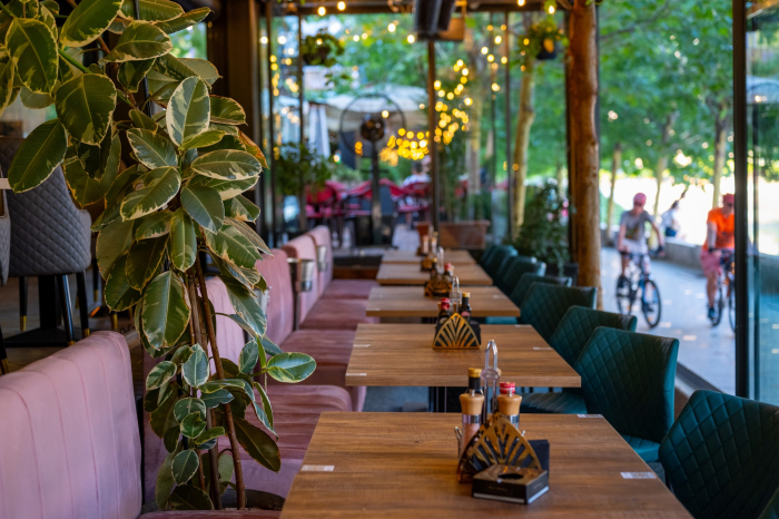 Mobilier restaurant The Sun Lounge - Bucuresti [4]