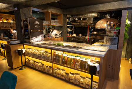 Mobilier restaurant Diciassette [1]