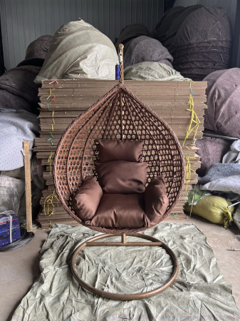 Balansoar tip cuib cu structură stabilă și perne moi, ideal pentru relaxare în living, balcon sau terasă. Design modern, confort maxim și stil natural. [4]