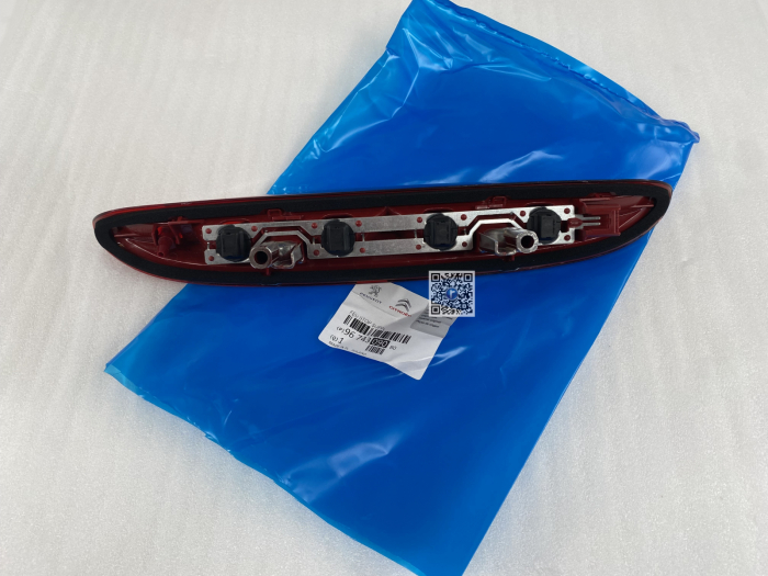 SPOILER STOP LAMP - Peugeot 208 9674309080 [2]
