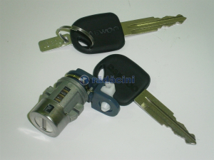CAROSERIE (EXTERIOR) - Butuc usa fata cu cheie 93740304