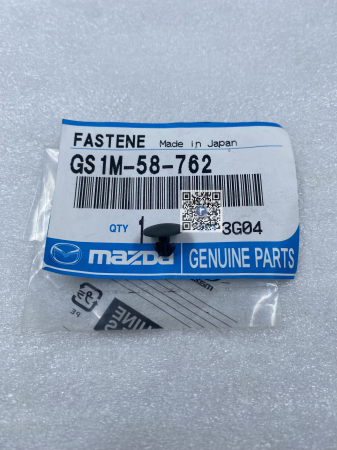 Kofferraum mit Autoteilen - TÜRWETTERLEISTENKLEMME - Mazda GS1M58762