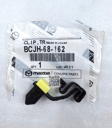 Coffre avec pieces de voiture - CLIPS DE REMBOURRAGE DROIT - Mazda BCJH68162