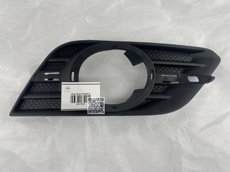 Багажник с автозапчастями - РЕШІТКА ПРОЕКТОРА ПРАВА - 95470235