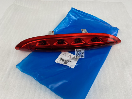 Багажник с автозапчастями - СПОЙЛЕР СТОП ЛАМПА - Peugeot 208 9674309080