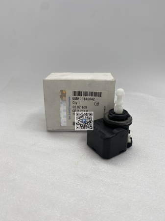 Багажник с автозапчастями - МОТОР РЕГУЛЮВАЛЬНИКА ФАР - Opel 13142042