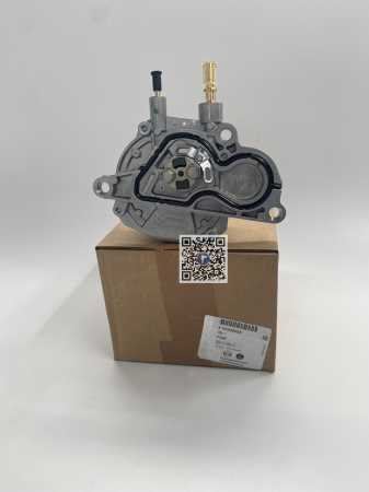 Coffre avec pieces de voiture - POMPE À VIDE / A17DT - 55598084