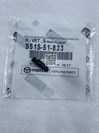 Coffre avec pieces de voiture - RIVET PLASTIQUE DE GRILLE DE RADIATEUR - Mazda S51S51833