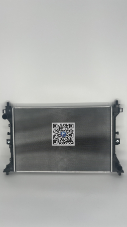 Trunk with car parts - RADIATOR APA - SX4,VT 17700-60R00-000