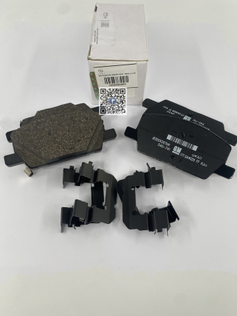 Багажник с автозапчастями - КОМПЛЕКТ ПЕРЕДНІХ ГАЛЬМІВНИХ КОЛОДОК - 1680880680