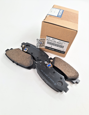 Coffre avec pieces de voiture - JEU DE PLAQUETTES DE FREIN ARRIÈRE - Mazda 3 B4Y02648ZC