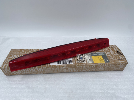 Багажник с автозапчастями - СТОП-ЛАМПА ЗАДНІХ ДВІРІВ - Renault 8200175538