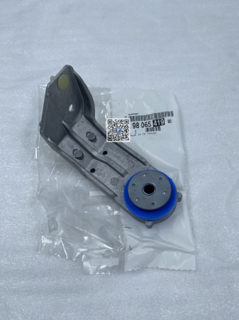 Trunk with car parts - UPPER INTERCOOLER SUPPORT - 9806541980